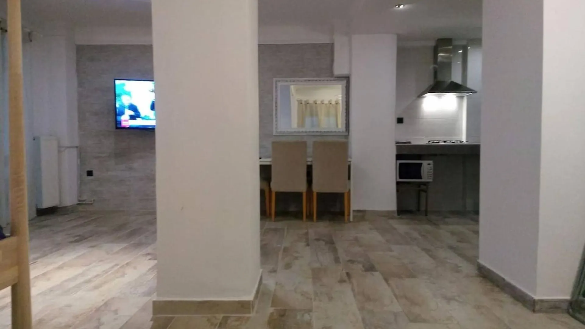 Center Apartment With Private Yard D11 Tessalónica 0*,  Grécia